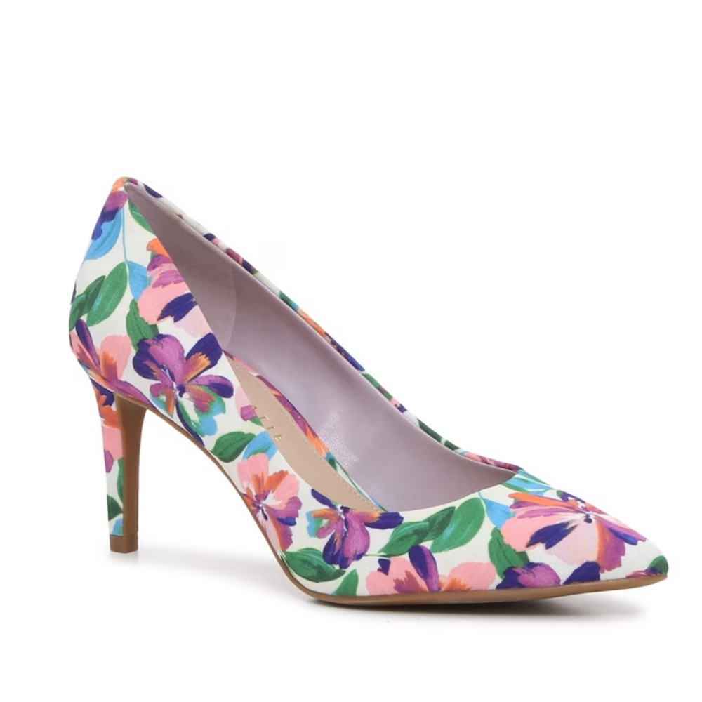 KELLY & KATIE MISHA PUMP New in the box